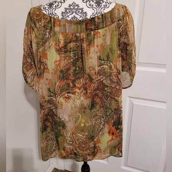 Green paisley abstract art top - Picture 3 of 9